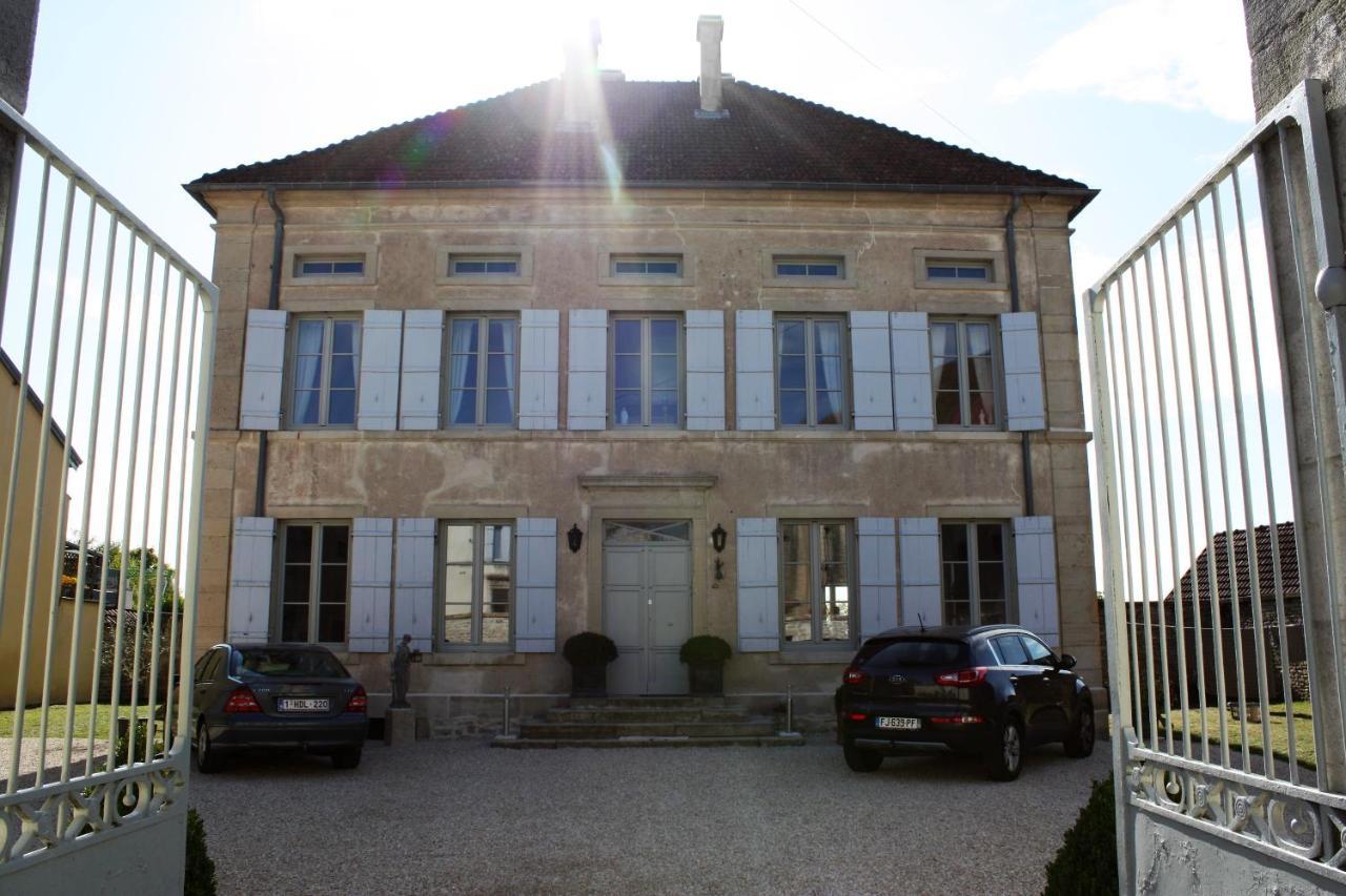 Le Vieux Presbytere Acomodação com café da manhã Confracourt Exterior foto