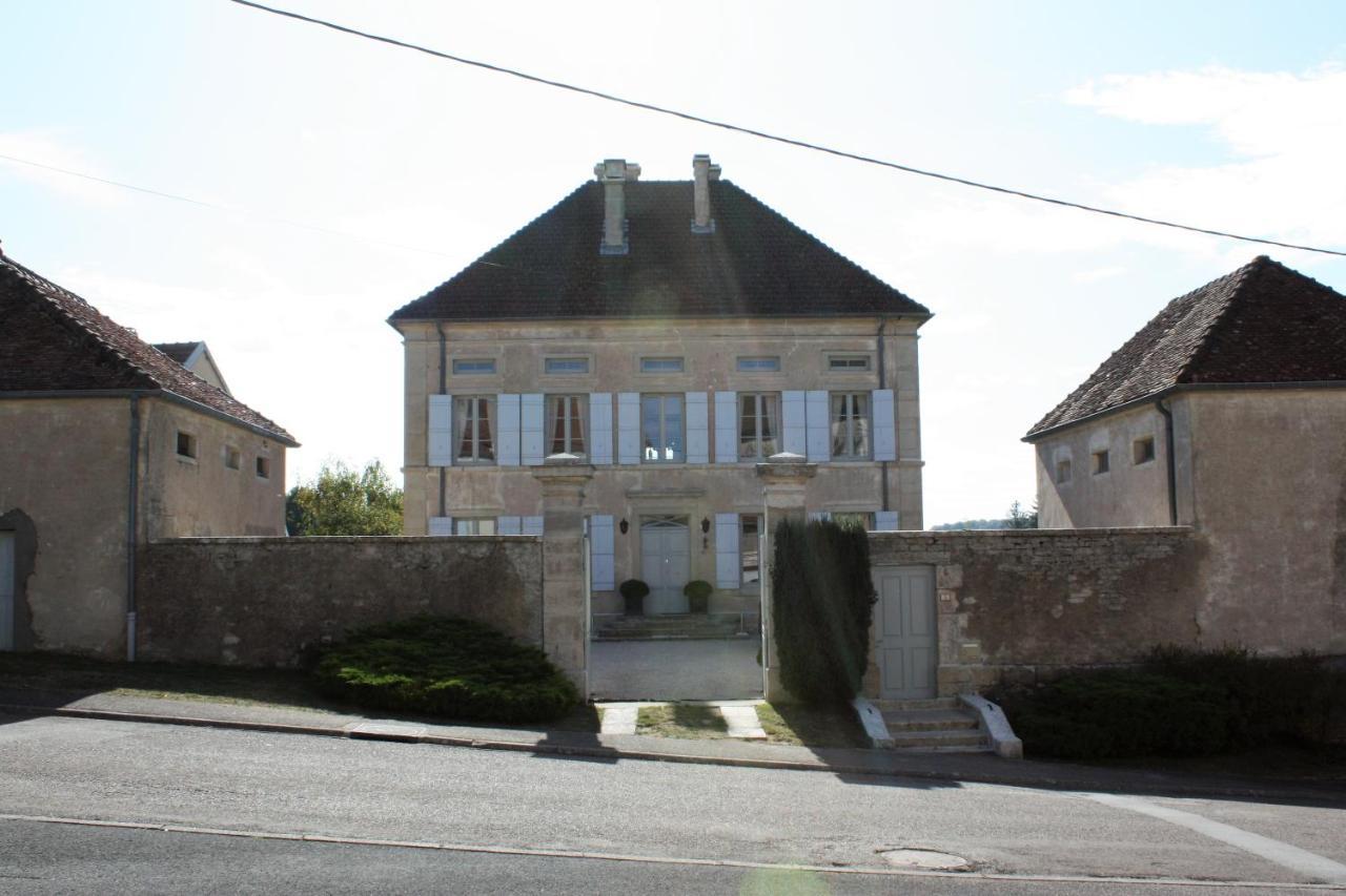 Le Vieux Presbytere Acomodação com café da manhã Confracourt Exterior foto