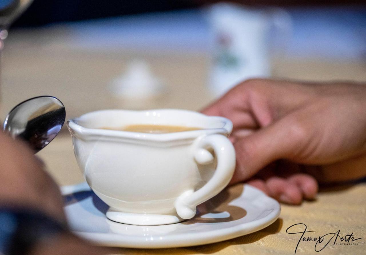 Le Vieux Presbytere Acomodação com café da manhã Confracourt Exterior foto